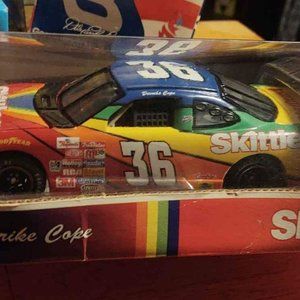 Vintage Pontiac Grand Prix Derrike Cole Skittles 1:24 Scale Die Cast Car